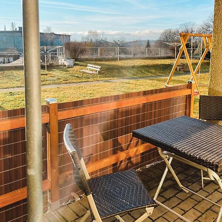 Schoene Wohnung, Eigene Terrasse, Privater Parkplatz, Wi-Fi, Waschmaschine, 3P Кемниц Екстериор снимка