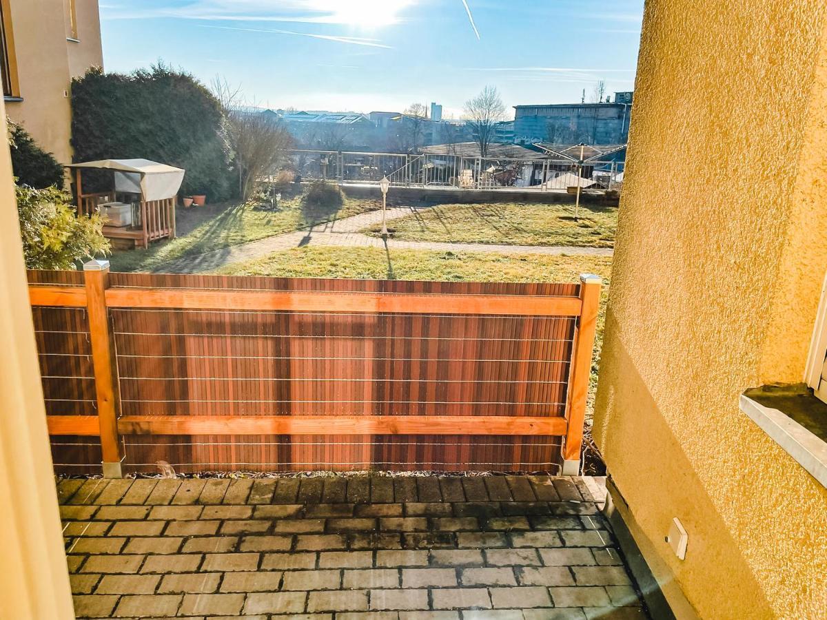 Schoene Wohnung, Eigene Terrasse, Privater Parkplatz, Wi-Fi, Waschmaschine, 3P Кемниц Екстериор снимка